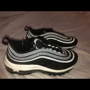 Women Nike 97’s(black and white)